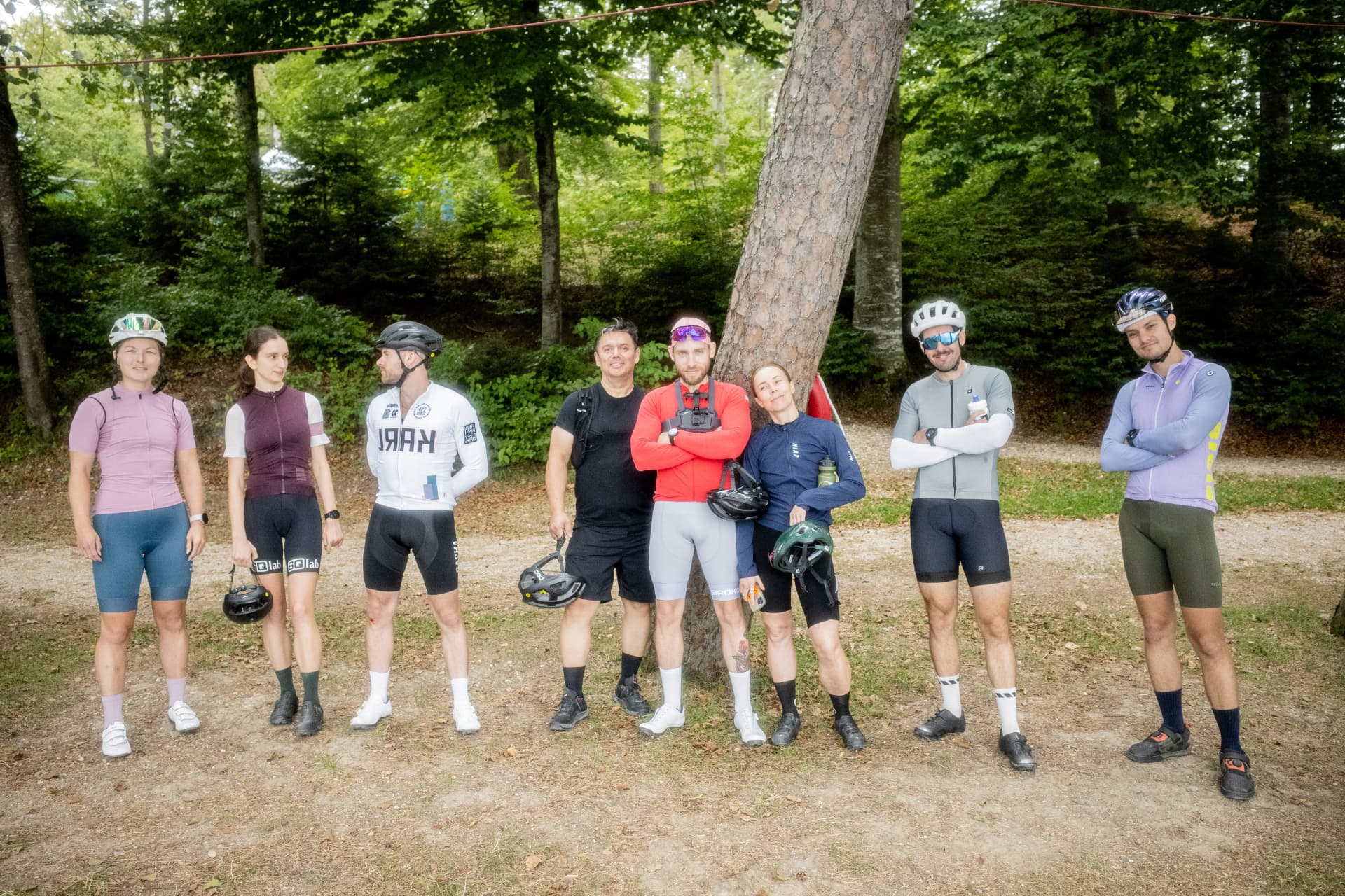 Gruppenfoto der Ride-Gruppe im Wald